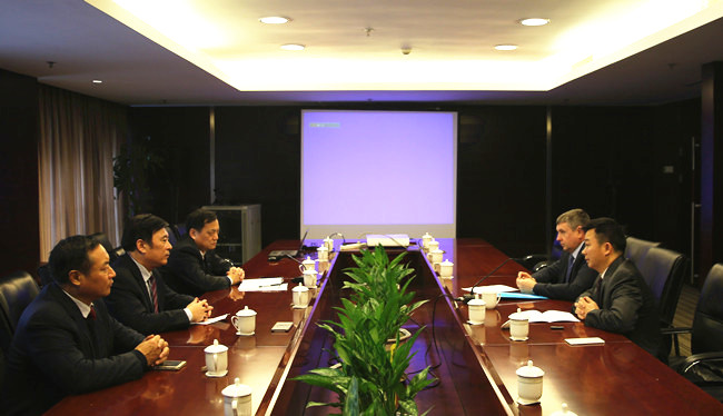 我校和乌拉尔大学校长会晤座谈1.jpg
