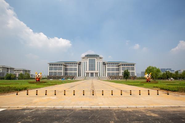 学科实力强悍，学生一毕业就签约，河南这所拥有行业“话语权”的高校厉害在哪儿？