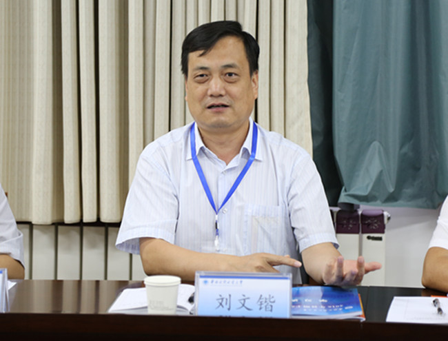 校长刘文锴校长在第二组_副本.jpg