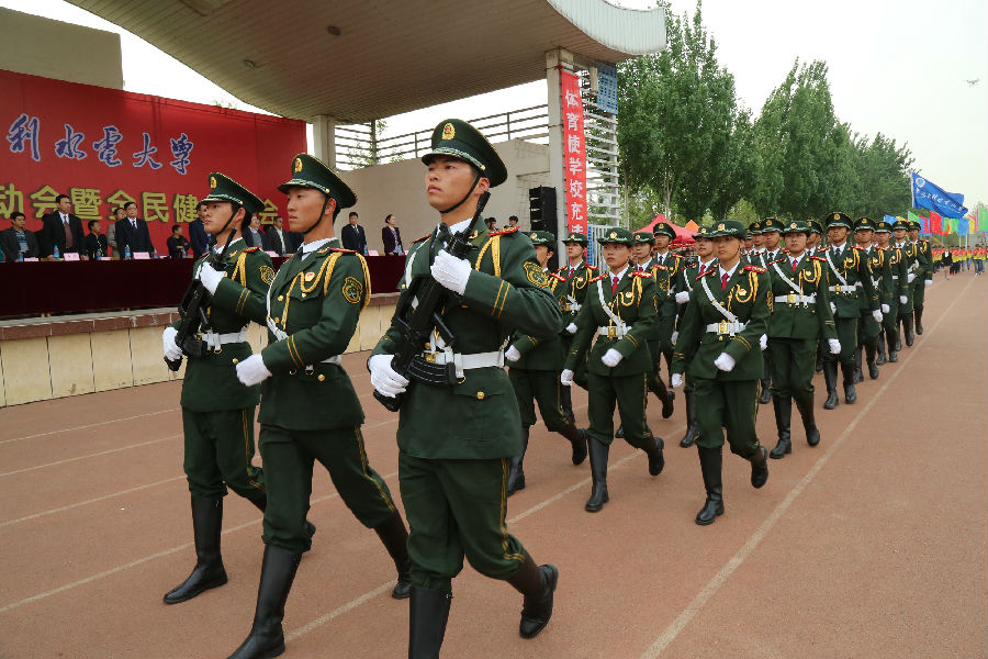 国旗班走过.JPG