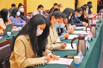 从党的二十大精神中汲取奋进力量——中央宣讲团赴华北水利水电大学宣讲座谈侧记