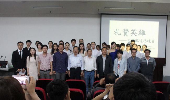 演出团队在嵩山少林武术职业学院留影.jpg