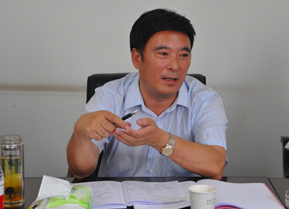 校党委书记王清义在总务后勤处调研指导工作并讲话.jpg