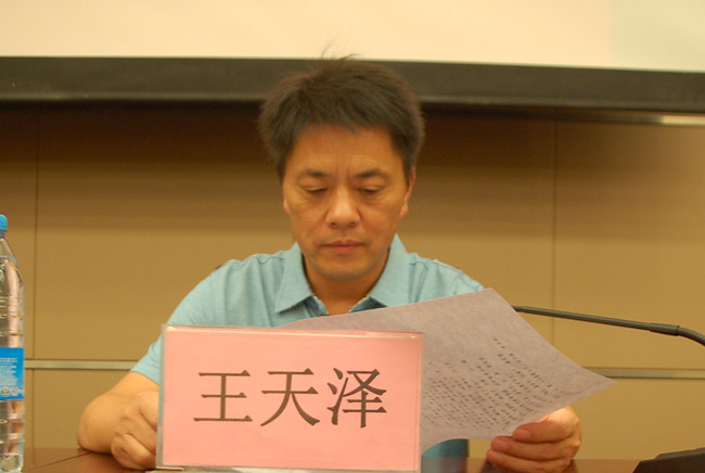 王天泽副校长宣读军训团成员名单1_副本.jpg