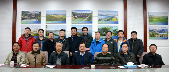 3刘文锴校长一行与湖南校友会校友代表交流座谈_副本.jpg