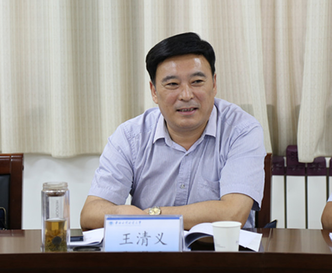 王书记在第一组_副本.jpg