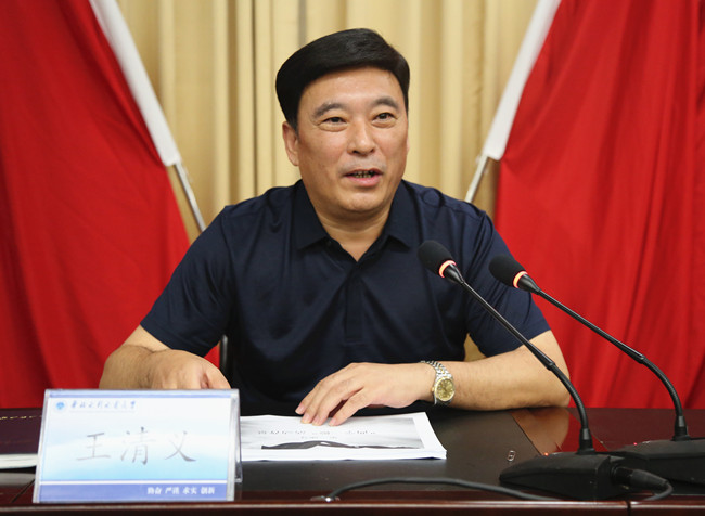 校党委书记王清义作“两学一做”学习教育专题辅导报告.jpg
