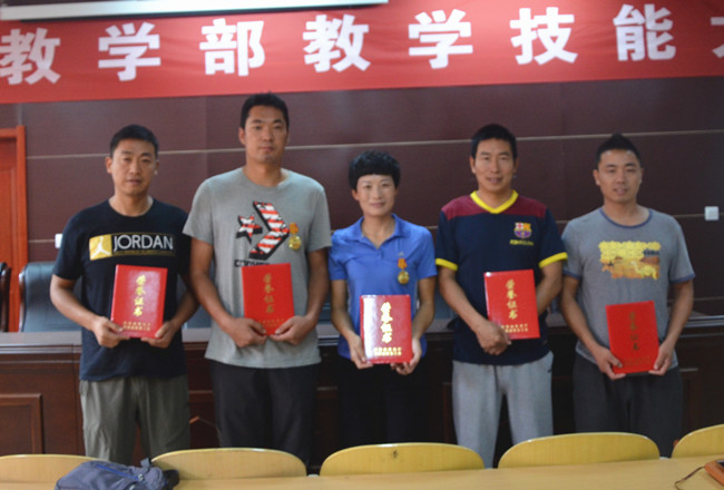 左一,朱明江;左二,刘志成;中间,李红霞;右二,赵新世;右一,李建威_副本.jpg