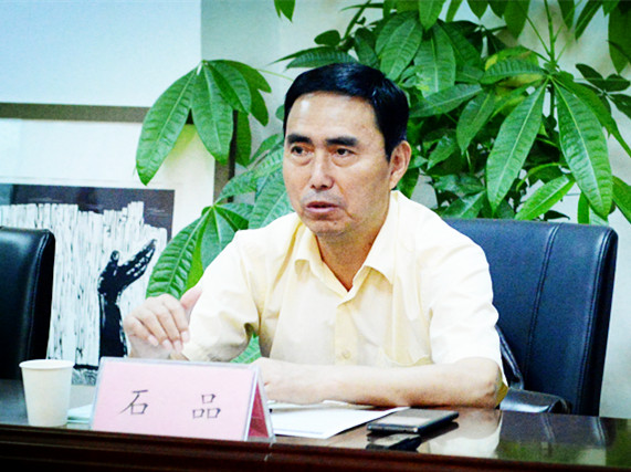 校党委副书记艺术与设计学院院长石品 在讲话.jpg